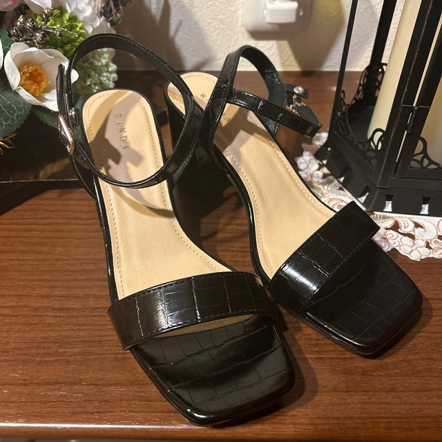 RANDA(ランダ)の☆新品未使用☆RANDA☆チャンキーヒールストラップサンダル レディースの靴/シューズ(サンダル)の商品写真