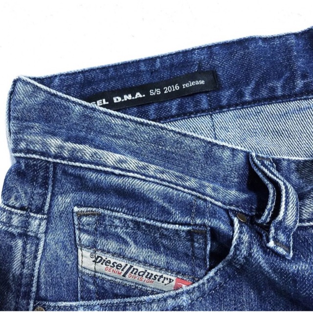 DIESEL(ディーゼル)のw26◆匿名配送♢DIESEL◆DNAモデル色落ち加工 激しめクラッシュ加工 レディースのパンツ(デニム/ジーンズ)の商品写真