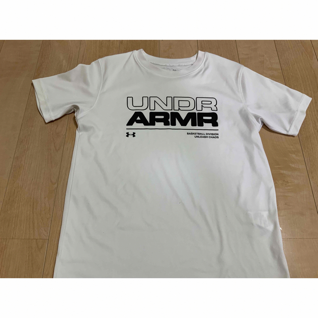 UNDER ARMOUR(アンダーアーマー)の専用　アンダーアーマー　白、黒　２枚セット　Tシャツ　150 スポーツ/アウトドアのスポーツ/アウトドア その他(バスケットボール)の商品写真