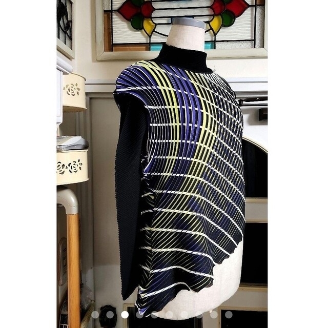 美品 イッセイミヤケ ISSEY MIYAKE 3D スチーム 袖なしトップス 超高
