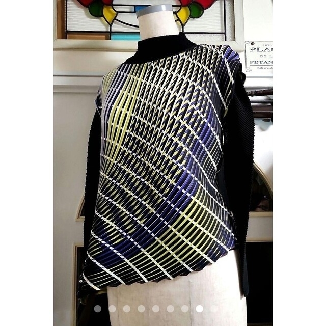美品 イッセイミヤケ ISSEY MIYAKE 3D スチーム 袖なしトップス 超高