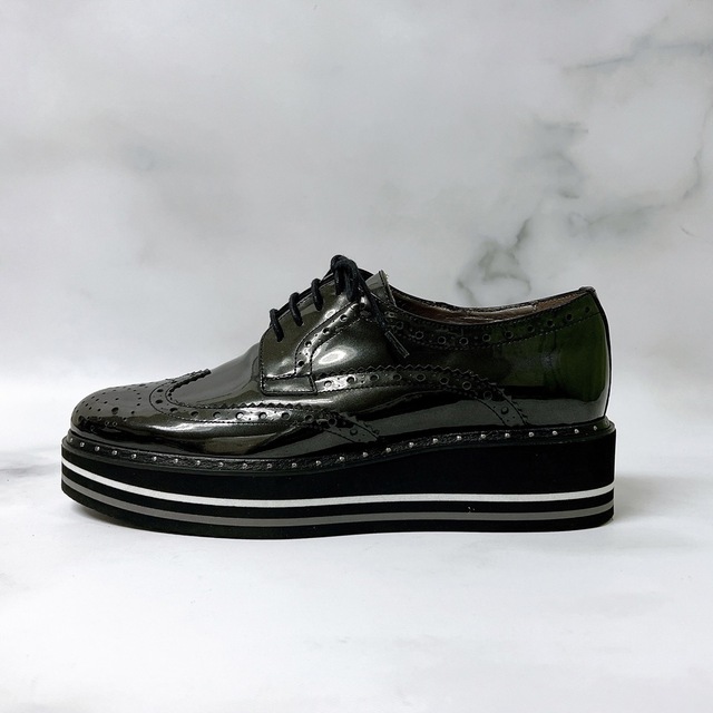【新品未使用】Pertini ウイングチップ エナメル 厚底シューズ 黒23.0