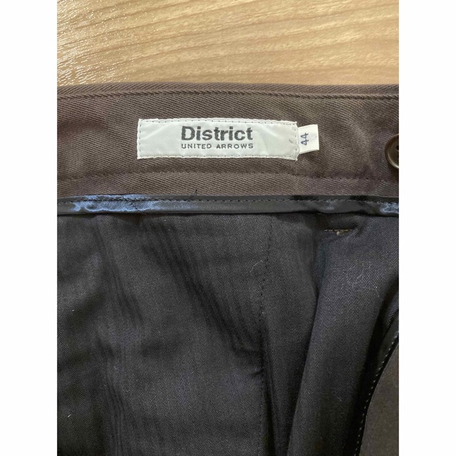 District United Arrows(ディストリクトユナイテッドアローズ)のブラウンスラックス メンズのパンツ(スラックス)の商品写真