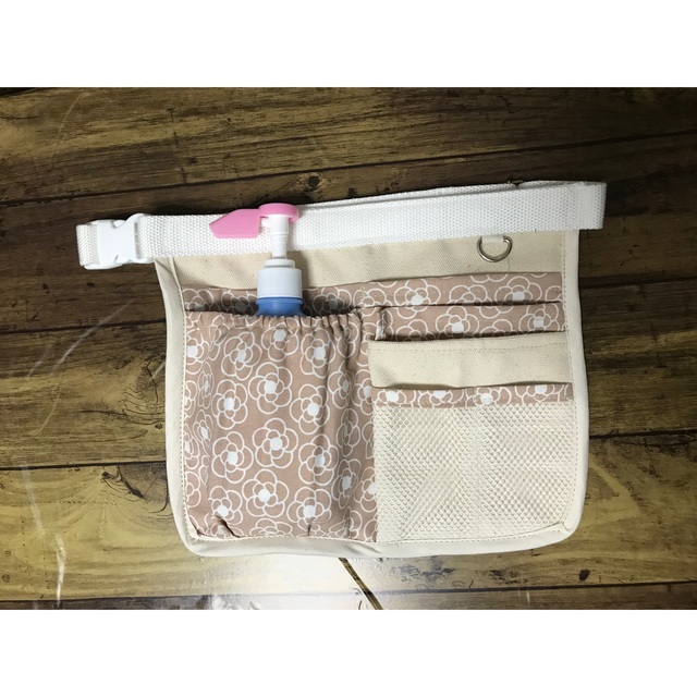 ナースウエストポーチ☆ピンク花柄 レディースのバッグ(ボディバッグ/ウエストポーチ)の商品写真