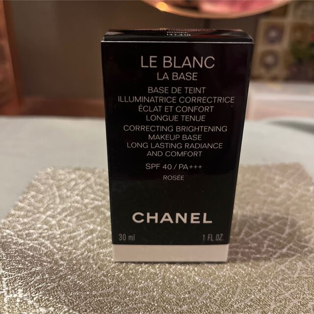 CHANEL(シャネル)の新品未使用　シャネル ル ブラン ラ バーズ ロゼ 30ml コスメ/美容のベースメイク/化粧品(化粧下地)の商品写真