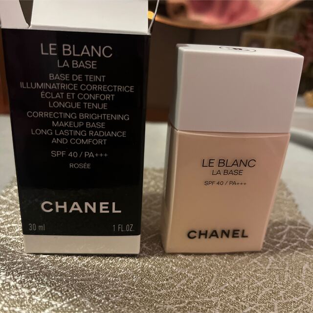 CHANEL(シャネル)の新品未使用　シャネル ル ブラン ラ バーズ ロゼ 30ml コスメ/美容のベースメイク/化粧品(化粧下地)の商品写真