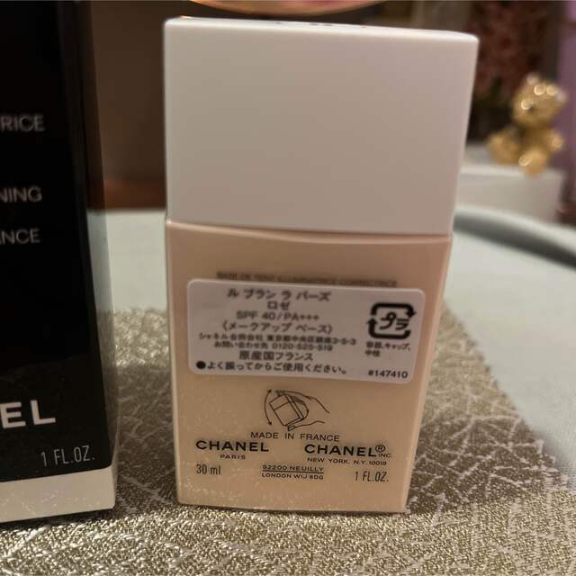 CHANEL(シャネル)の新品未使用　シャネル ル ブラン ラ バーズ ロゼ 30ml コスメ/美容のベースメイク/化粧品(化粧下地)の商品写真