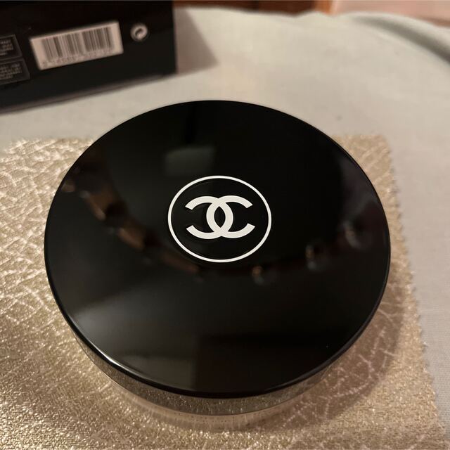 CHANEL(シャネル)の最終価格　新品未使用　CHANELフェイスパウダー コスメ/美容のベースメイク/化粧品(フェイスパウダー)の商品写真