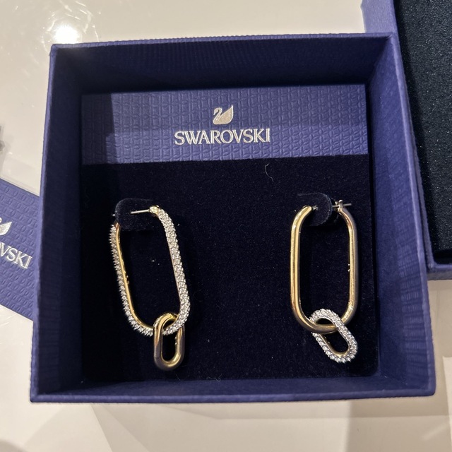 SWAROVSKI(スワロフスキー)のスワロフスキー　フープ　ピアス レディースのアクセサリー(ピアス)の商品写真