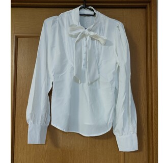 グレイル(GRL)の新品タグ付　GRL 胸リボン付　白シャツ(シャツ/ブラウス(長袖/七分))