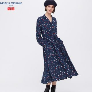 ユニクロ(UNIQLO)のレーヨンプリントワンピース　ネイビー(ロングワンピース/マキシワンピース)