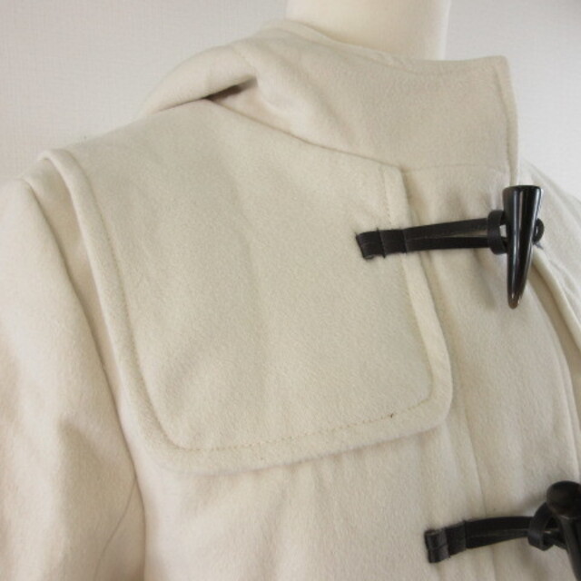 COLZA(コルザ)のコルザ COLZA ダッフルコート ショート丈 長袖 オフホワイト 白 M レディースのジャケット/アウター(ダッフルコート)の商品写真