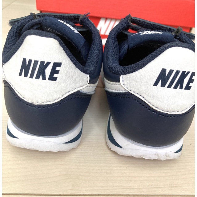 NIKE(ナイキ)のNIKE 19センチ 紺色 ネイビー マジックテープ 美品 キッズ/ベビー/マタニティのキッズ靴/シューズ(15cm~)(スニーカー)の商品写真