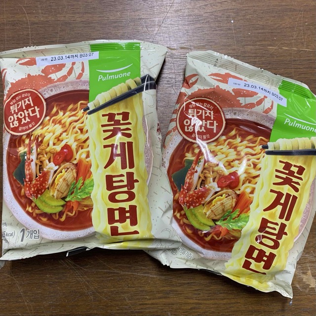 momo's　2袋分　shop｜ラクマ　ノンフライの通販　カニラーメン　袋麺　プルムウォン　韓国ラーメン　by