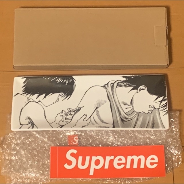 Supreme(シュプリーム)のsupreme AKIRA Syringe Plate Tシャツ トレイ BOX メンズのファッション小物(その他)の商品写真