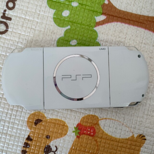 PlayStation Portable(プレイステーションポータブル)のPSP 3000本体 ジャンク品 エンタメ/ホビーのゲームソフト/ゲーム機本体(携帯用ゲーム機本体)の商品写真