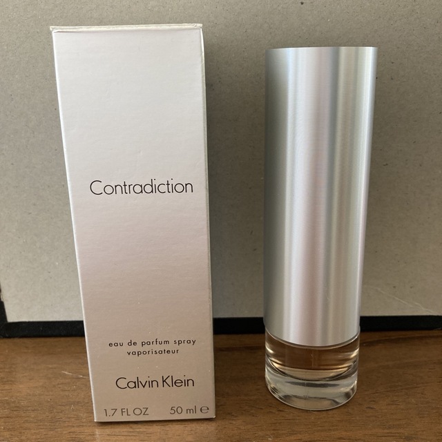 Calvin Klein(カルバンクライン)のCalvin Klein コントラディクション　オードパルファム　50ml コスメ/美容の香水(香水(女性用))の商品写真
