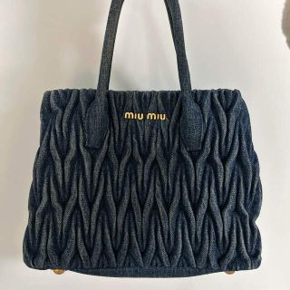 ミュウミュウ(miumiu)のmiumiuハンドバッグ(ハンドバッグ)