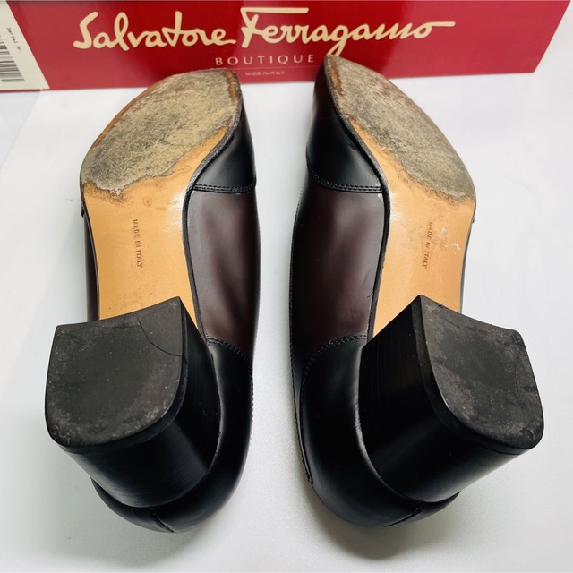 Salvatore Ferragamo(サルヴァトーレフェラガモ)のFerragamo フェラガモ   黒茶　コンビ　パンプス　難あり レディースの靴/シューズ(ハイヒール/パンプス)の商品写真