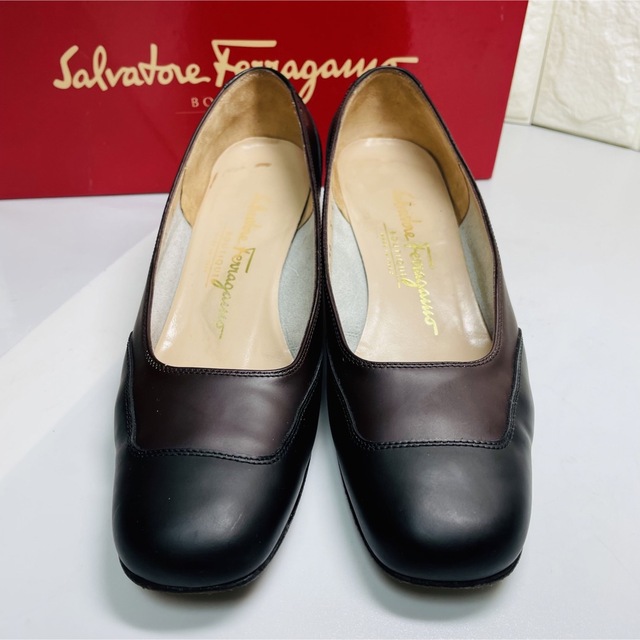 Salvatore Ferragamo(サルヴァトーレフェラガモ)のFerragamo フェラガモ   黒茶　コンビ　パンプス　難あり レディースの靴/シューズ(ハイヒール/パンプス)の商品写真