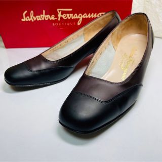 サルヴァトーレフェラガモ(Salvatore Ferragamo)のFerragamo フェラガモ   黒茶　コンビ　パンプス　難あり(ハイヒール/パンプス)