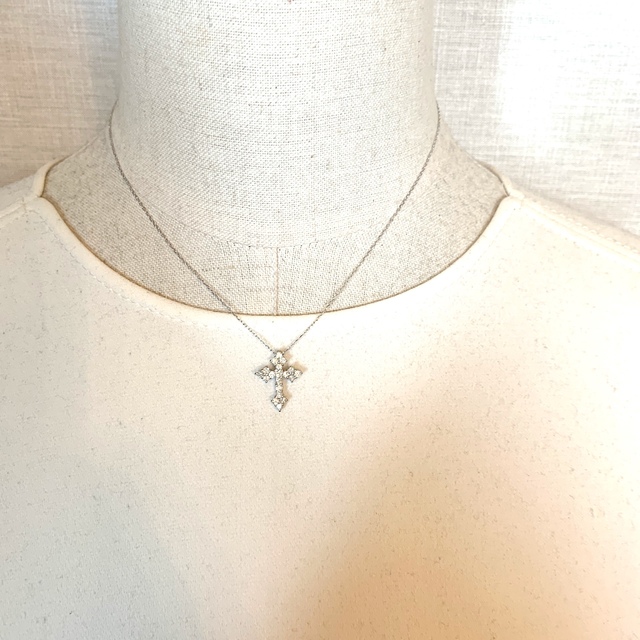 コーフル ○D0.2ct ゴシック調K14WG天然ダイヤモンドクロスペンダント
