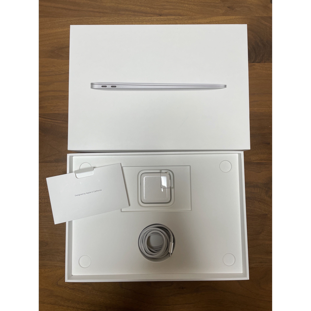 美品❗️MacBook Air 2020 M1チップu3000シルバー で公式に取扱