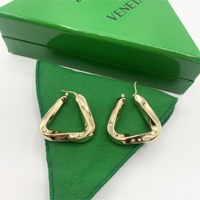 大人女性の Veneta Bottega - フープピアス VENETA☆トライアングル