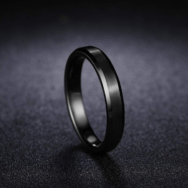 X744 メンズリング 指輪 タングステン ブラック 真空メッキ 4mm メンズのアクセサリー(リング(指輪))の商品写真