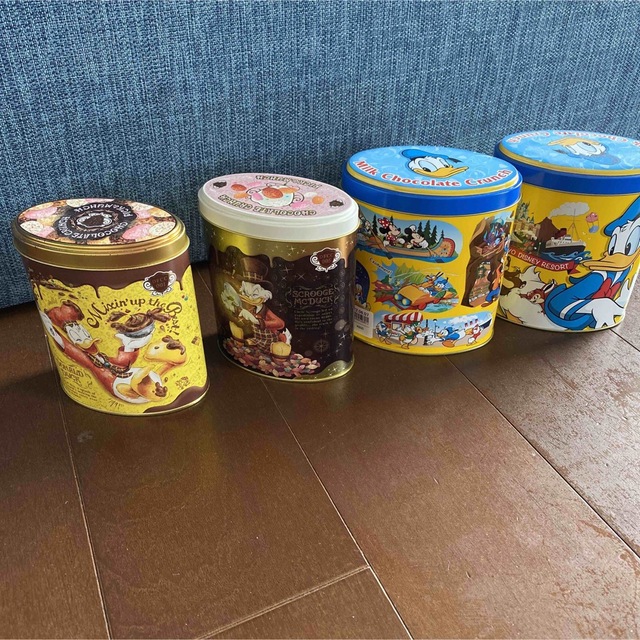 Disney(ディズニー)のディズニー　缶ケース　4つセット エンタメ/ホビーのおもちゃ/ぬいぐるみ(キャラクターグッズ)の商品写真