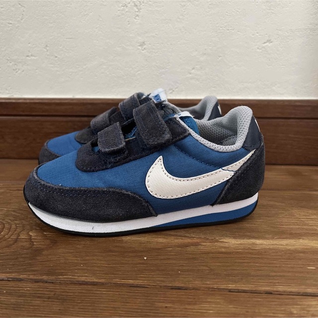 NIKE(ナイキ)のNIKEスニーカー キッズ/ベビー/マタニティのキッズ靴/シューズ(15cm~)(スニーカー)の商品写真