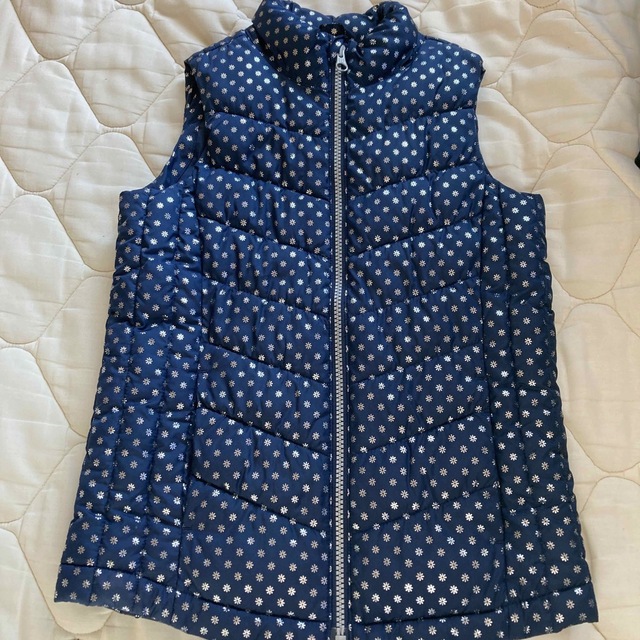 GAP Kids(ギャップキッズ)のgapkids  ダウンベスト　130 キッズ/ベビー/マタニティのキッズ服男の子用(90cm~)(ジャケット/上着)の商品写真