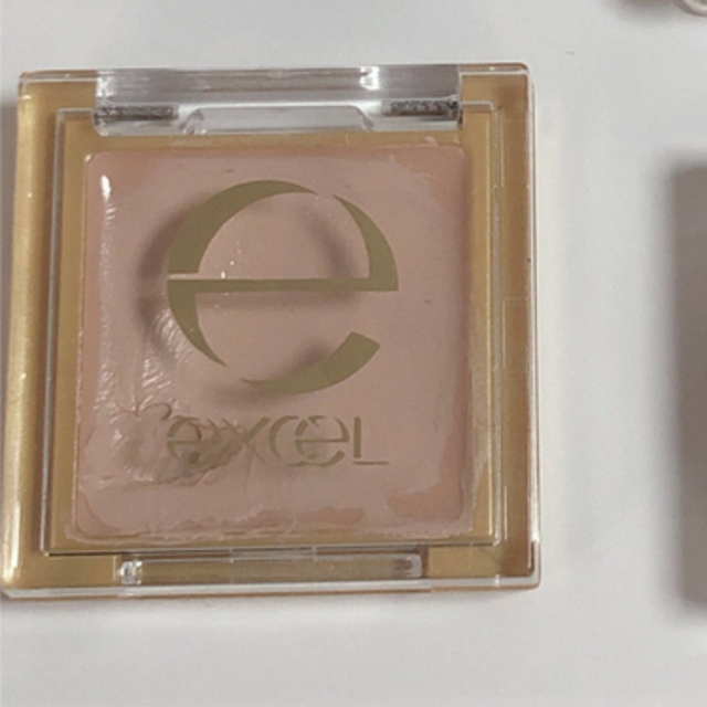 excel(エクセル)のサナ　エクセル　アイシャドウベース　 コスメ/美容のベースメイク/化粧品(アイシャドウ)の商品写真