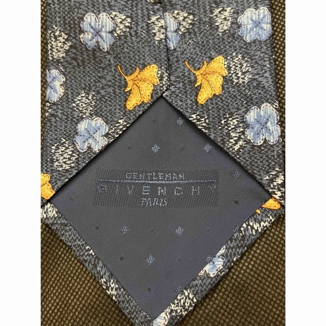 GIVENCHY(ジバンシィ)の『未使用』ジバンシー　総柄　ネクタイ　ビジネス メンズのファッション小物(ネクタイ)の商品写真