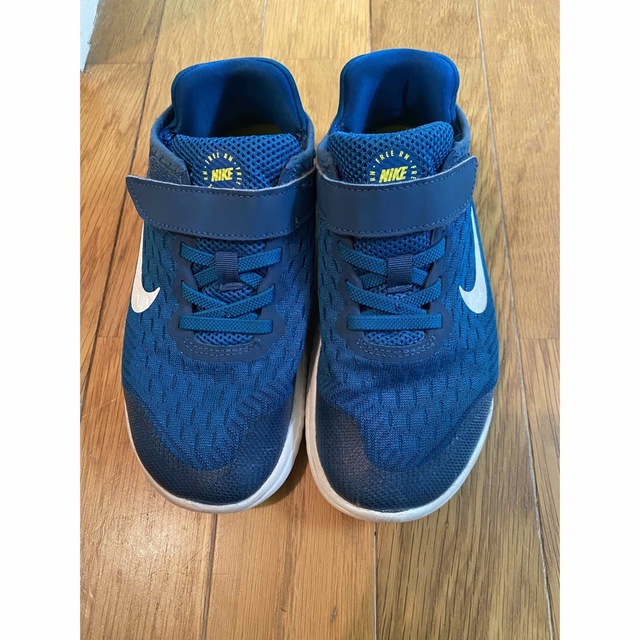 NIKE(ナイキ)のNIKEフリーラン21㎝ キッズ/ベビー/マタニティのキッズ靴/シューズ(15cm~)(スニーカー)の商品写真