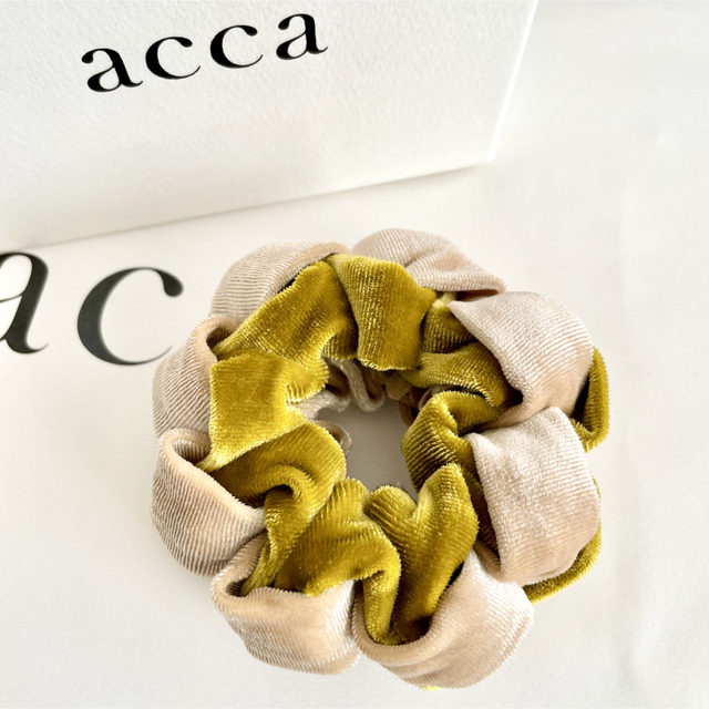 acca(アッカ)の新品未使用 acca ベルベットループシュシュ レディースのヘアアクセサリー(ヘアゴム/シュシュ)の商品写真