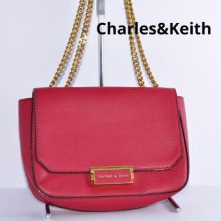 チャールズアンドキース(Charles and Keith)の未使用　チャールズアンドキース　ショルダー　タグ付　レッド　チェーン(ショルダーバッグ)