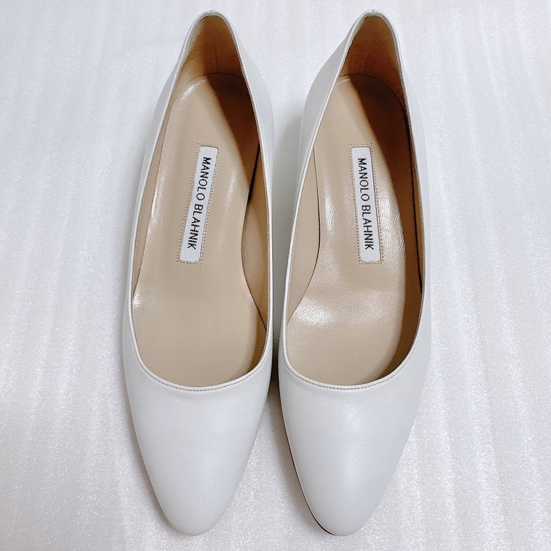 Manolo Blahnik ホワイト パンプス リストニー Manolo Blahnik ホワイト パンプス リストニー