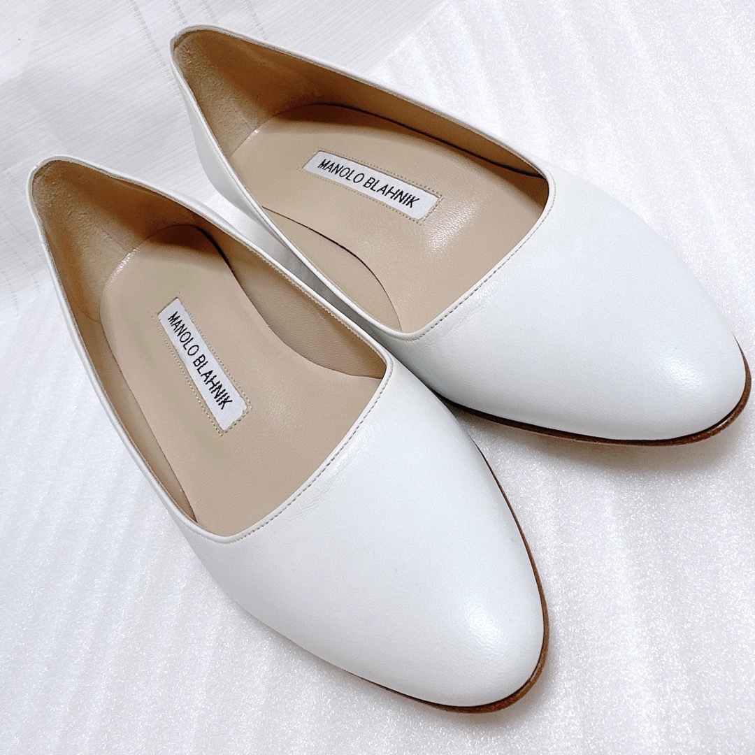 Manolo Blahnik ホワイト パンプス リストニー Manolo Blahnik ホワイト パンプス リストニー