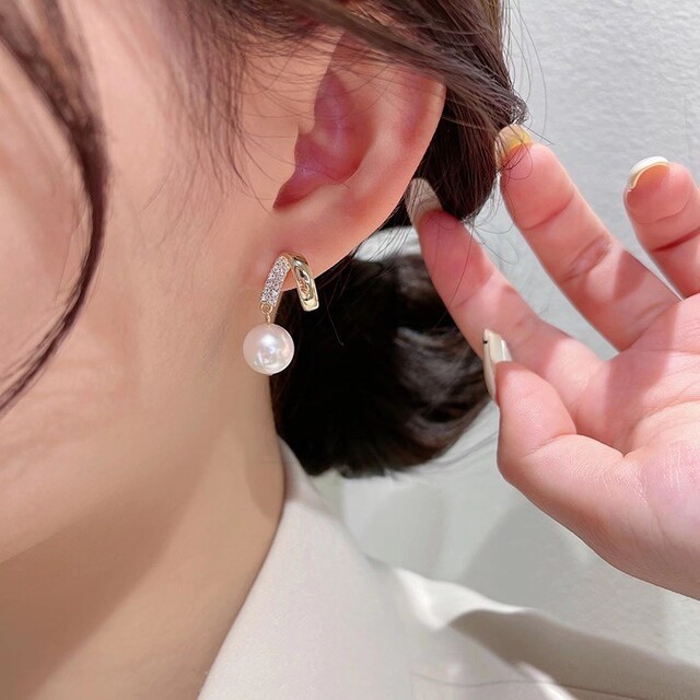 【高級】あこや真珠　ダイヤモンド付きピアスk18 レディースのアクセサリー(ピアス)の商品写真