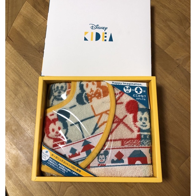 Disney(ディズニー)の【新品】KIDEA スタイ&ハンドタオルセット　ディズニー キッズ/ベビー/マタニティのこども用ファッション小物(ベビースタイ/よだれかけ)の商品写真