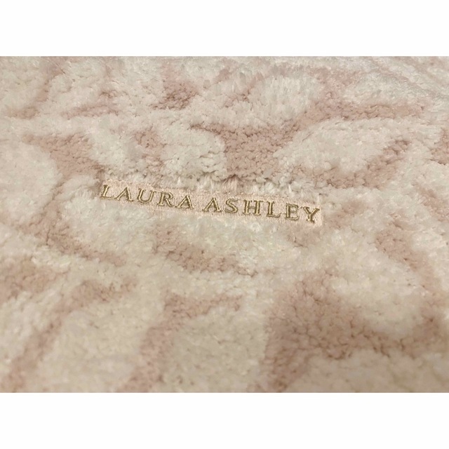 LAURA ASHLEY(ローラアシュレイ)のローラアシュレイ  トイレタリー　4点 インテリア/住まい/日用品のラグ/カーペット/マット(トイレマット)の商品写真