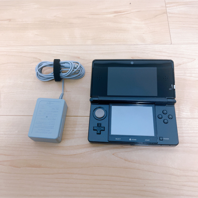 ニンテンドー3DS(ニンテンドー3DS)のニンテンドー　3DS コスモブラック エンタメ/ホビーのゲームソフト/ゲーム機本体(携帯用ゲーム機本体)の商品写真