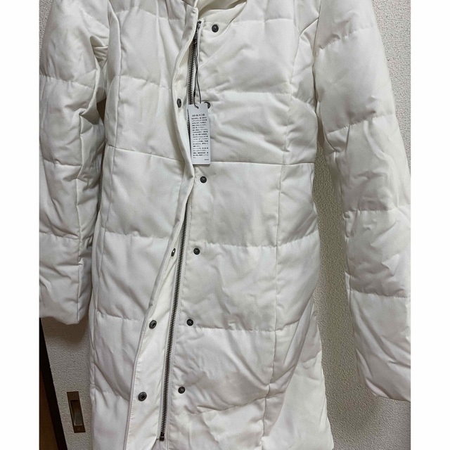 CECIL McBEE(セシルマクビー)のCECIL McBEE白ダウンコート レディースのジャケット/アウター(ダウンコート)の商品写真