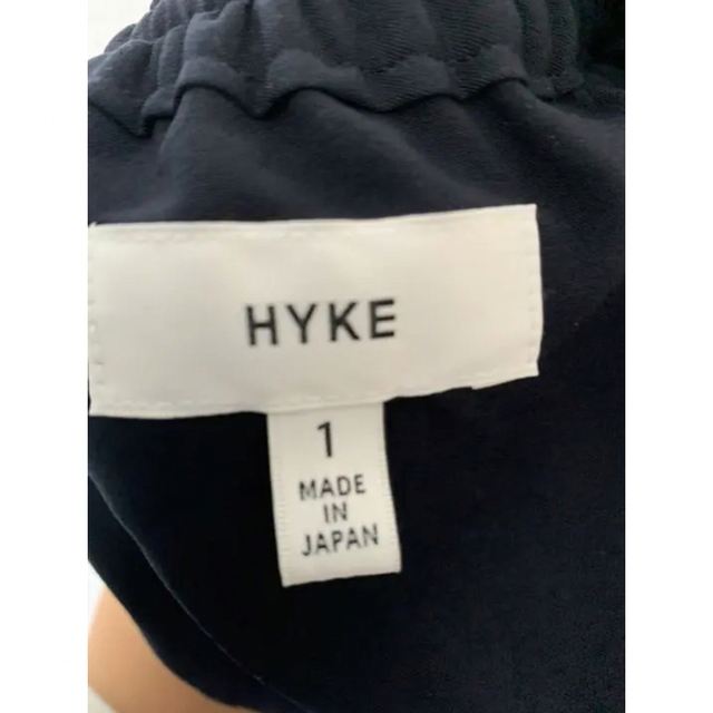 HYKE(ハイク)のＳＴＲＥＴＣＨ　ＴＡＰＥＲＥＤ　ＰＡＮＴＳ hyke ハイク レディースのパンツ(カジュアルパンツ)の商品写真