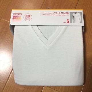 ユニクロ(UNIQLO)の❤︎新品❤︎ユニクロ　極暖　Vネック　9分袖　白　S(アンダーシャツ/防寒インナー)