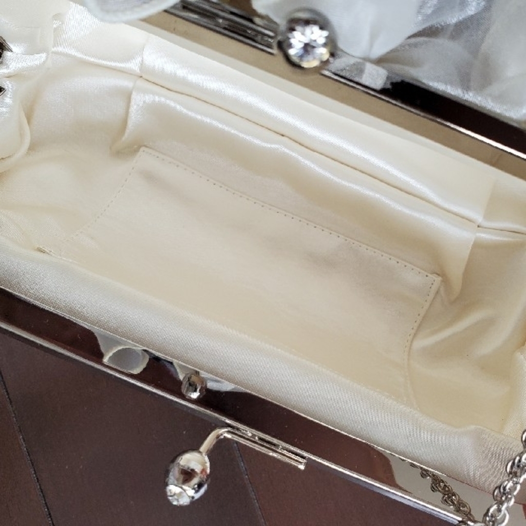 オーガンジーとサテンの白いパーティーバッグ レディースのバッグ(ハンドバッグ)の商品写真