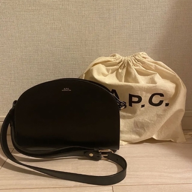 ショルダーバッグA.P.C. ハーフムーンバッグ