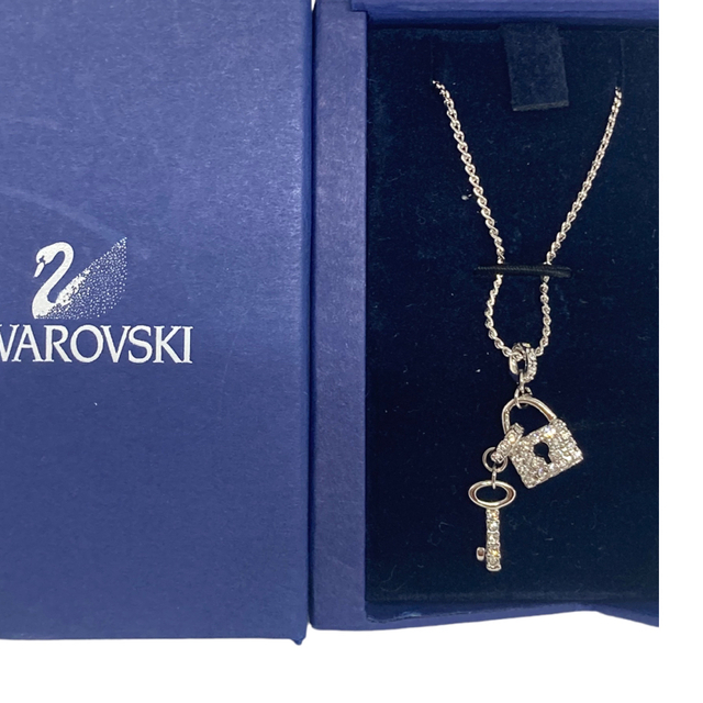 SWAROVSKI(スワロフスキー)のSWAROVSKI シルバー ロック ネックレス 鍵 南京錠 スワロフスキー レディースのアクセサリー(ネックレス)の商品写真