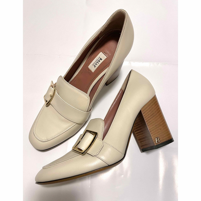 BALLY / バックル ホワイトレザー パンプス | フリマアプリ ラクマ